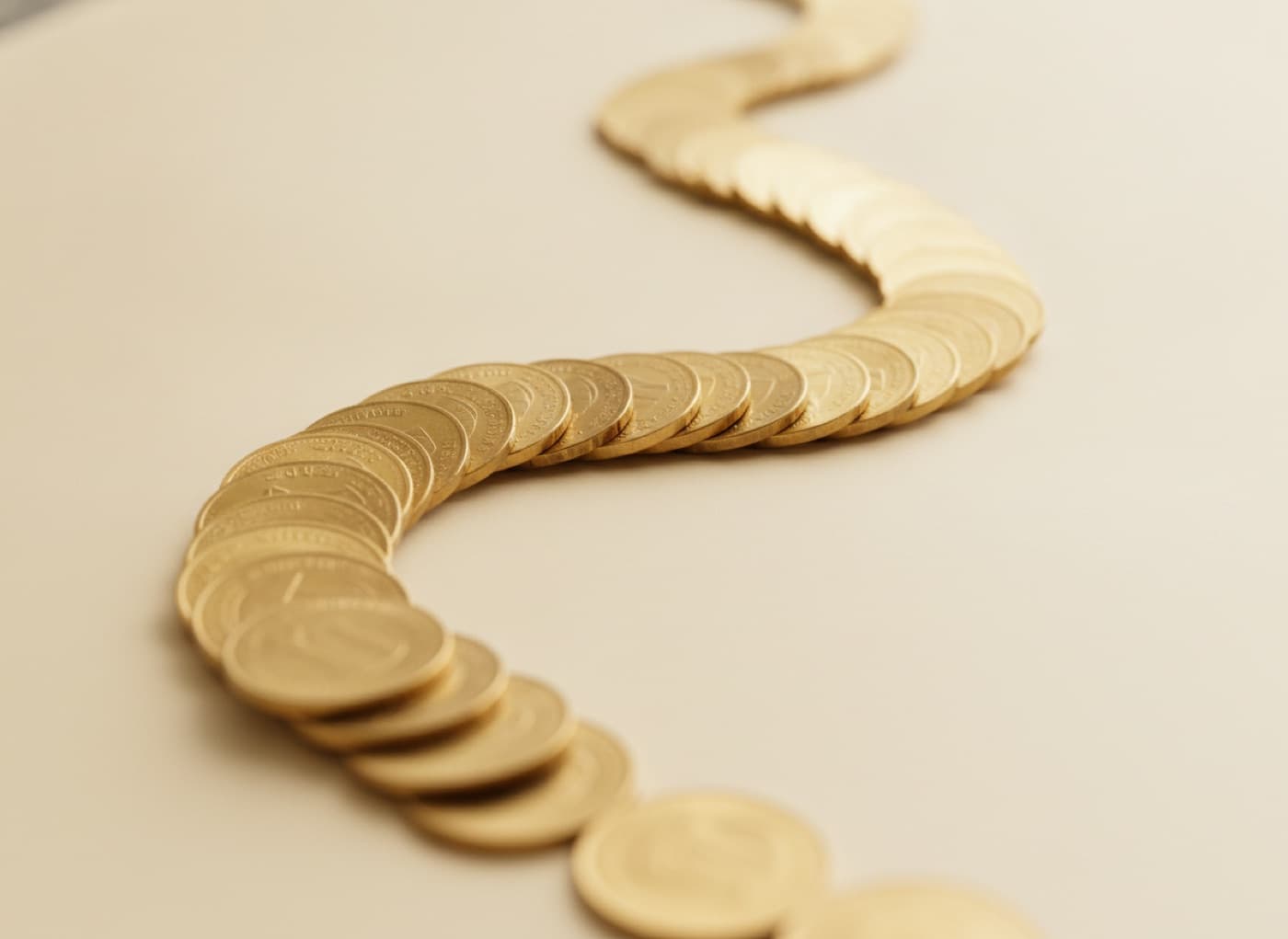 Goldkurs-Chart mit steigender Kursentwicklung neben Goldbarren